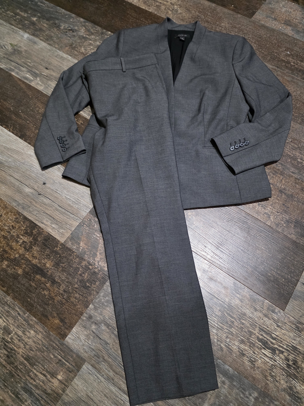 Ann Taylor Women's Gray Two-Piece Pantsuit - Tailored Blazer & Straight Pants